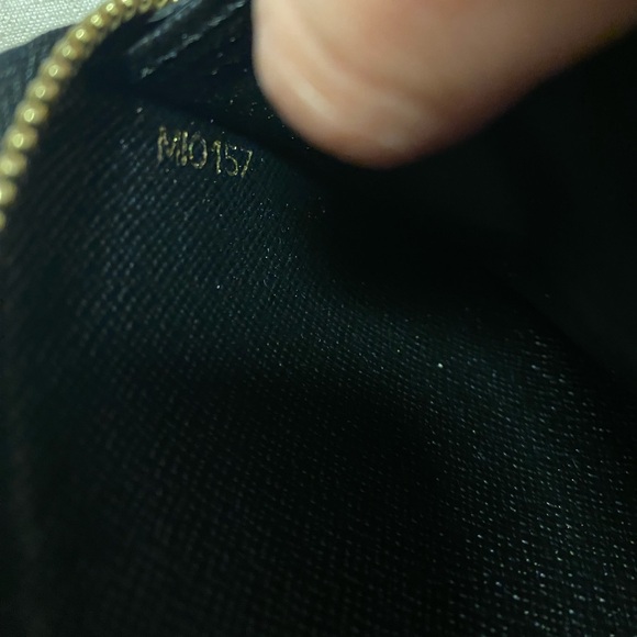 Authentic LOUIS VUITTON Retiro Zippy Wallet Monogram Canvas - Picture 2 of 16